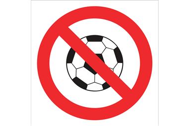 Comprar SEÑAL POLIESTIRENO 105X105MM Prohibido jugar Balón COF-P60PL105105 en Ferretería el Clavo.
